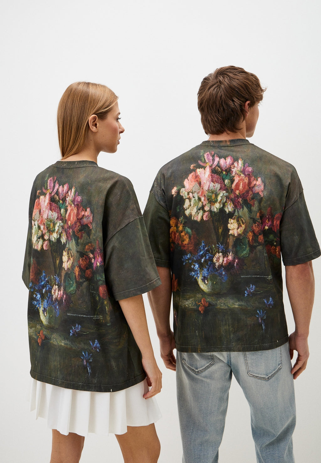 T-shirt met all-over print van 4 boeketten bloemen