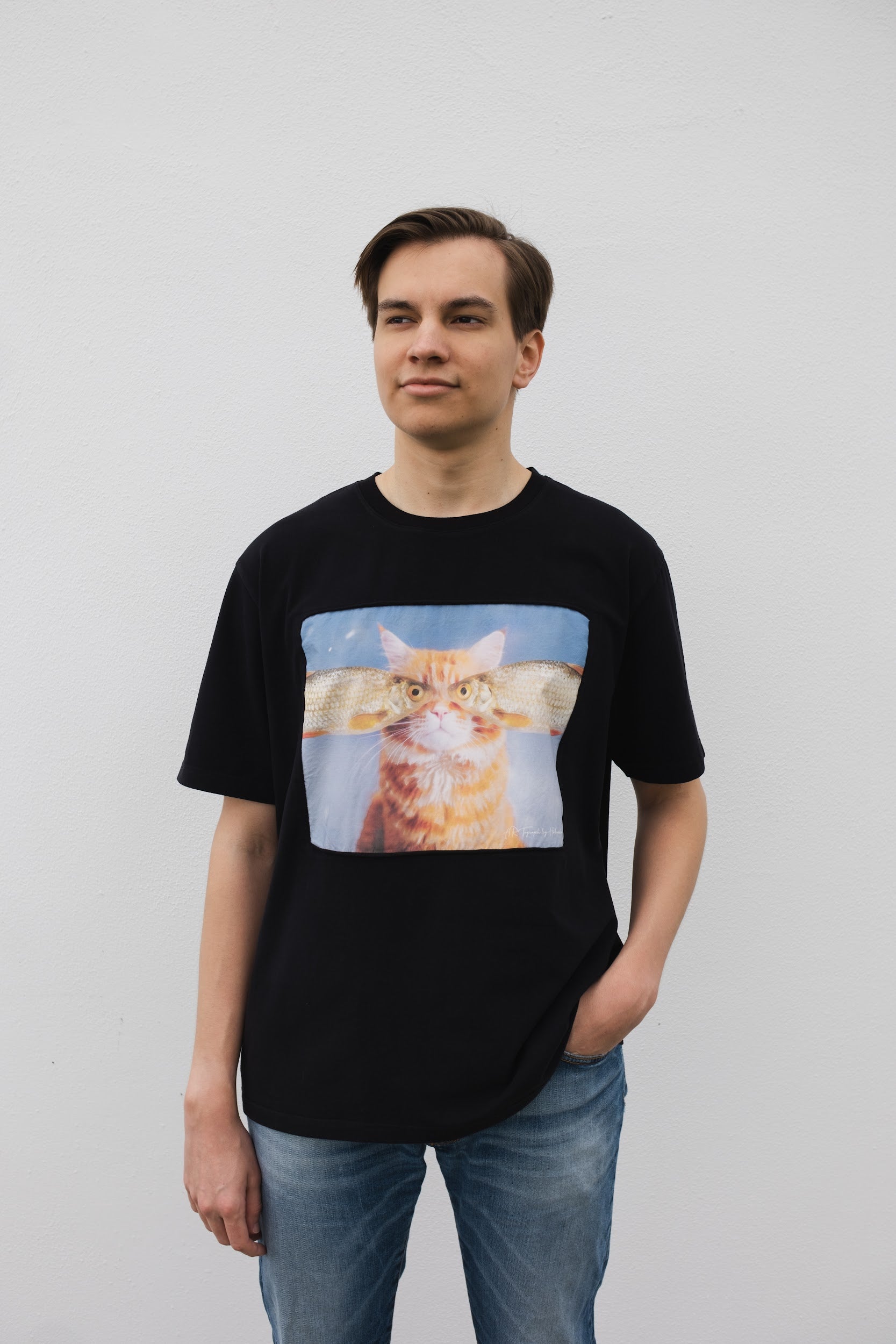T-shirt met vissenoogmotief en kat