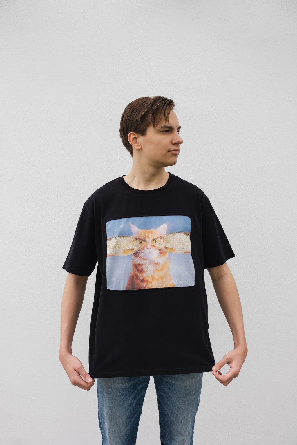 T-shirt met vissenoogmotief en kat